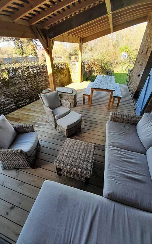 Préau extérieur couvert